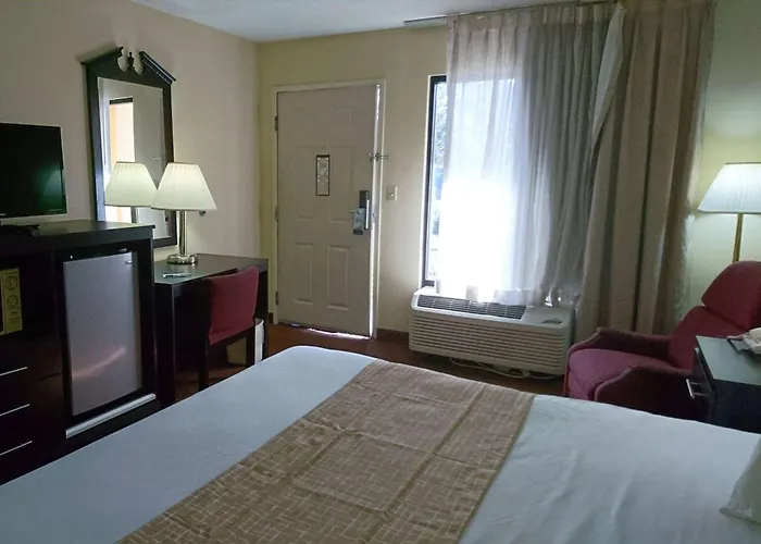 Travelodge By Wyndham Knoxville East