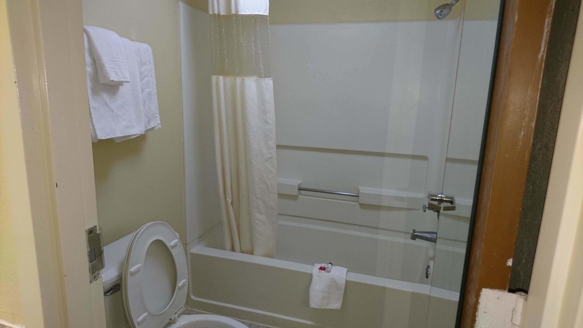 Hotel Travelodge By Wyndham East 2*