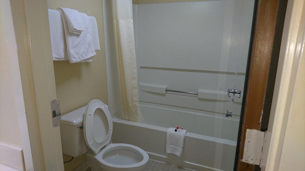 Travelodge By Wyndham East Knoxville