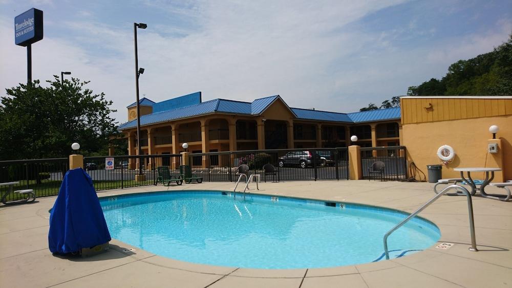 Travelodge By Wyndham East Hotel
