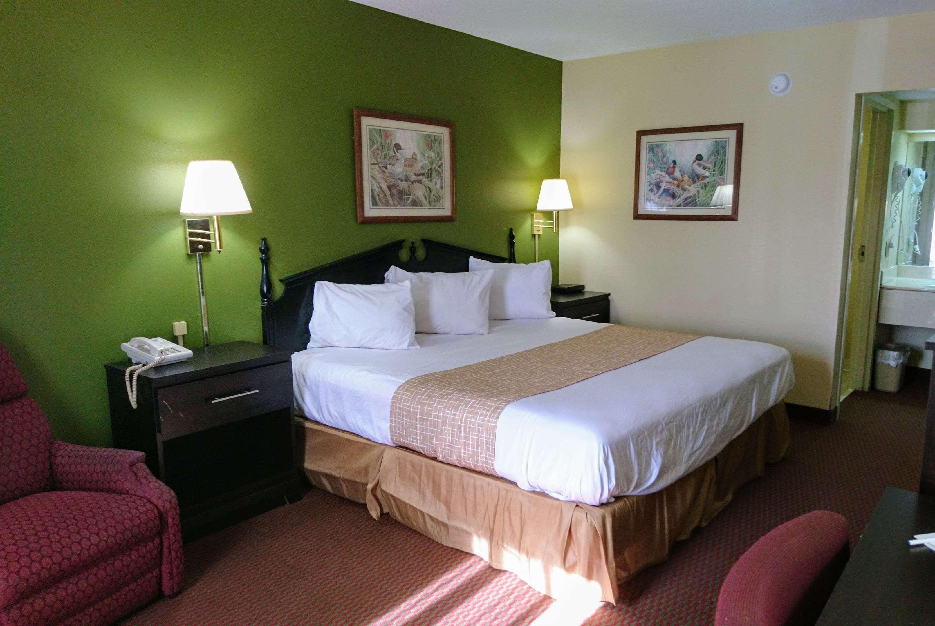 Travelodge By Wyndham East
