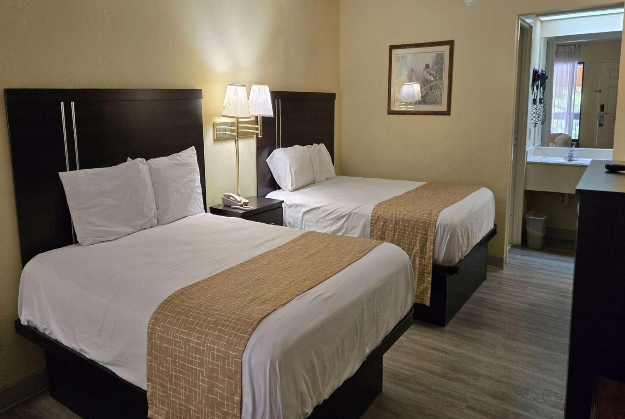 Hotel Travelodge By Wyndham East 2*